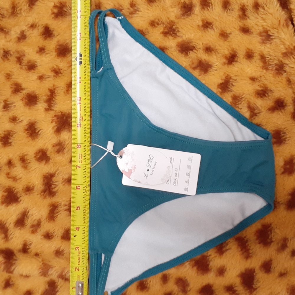 NWT Bikini bottom size Medium